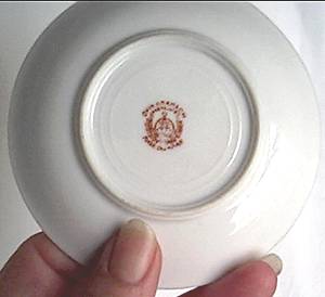Porcelain/China/2 Tiny Hand Painted Chikaramachi Plates