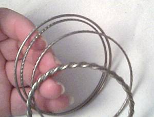 Bracelet/4 Thin Metal Bangles