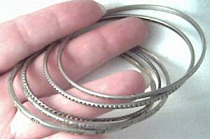 Bracelet/5 Thin Metal Bangles