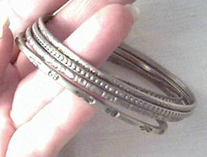 Bracelet/5 Thin Metal Bangles