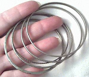 Bracelet/5 Thin Metal Bangles