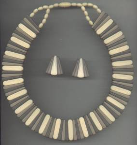Set(s)/18