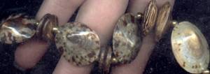 Set/Shell Choker W/Pierced Ears