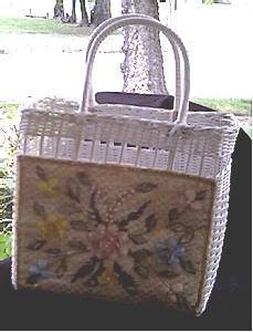 Purse/Straw White W/Plastic Flower Decorative Panel/Beach Bag Stlye