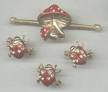 Set(s)GT Collar Bar/Clip W/Enaml Mushroom & 3 Enamel Lady Bug Scatter Pins