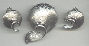 Set(s)/Designer 1970's J.J. Brushed ST Brooch&Ear Clips