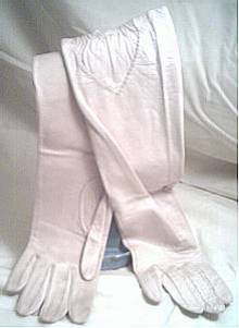 Gloves/Ladies 3/4/Ecru Kid Leather/NeimanMarcus/French