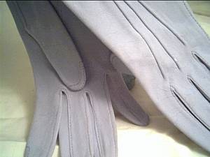 Gloves/Ladies Powder Blue Suede/Size6 1/4/