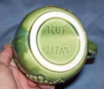Porcelain/Pottery/Green Glaze Grape Motif Creamer