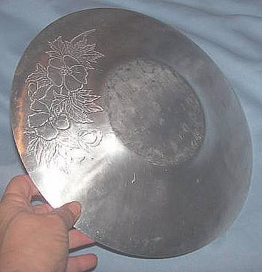 Kitchenware/Round Aluminum Tray/Shallow Bowl/Impressed Floral Design