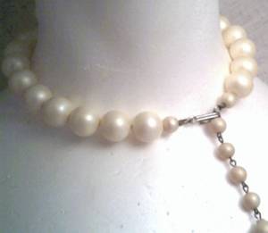 Necklace/Choker/Single Strand Of Creamy Ivory Colored Plastic Bead