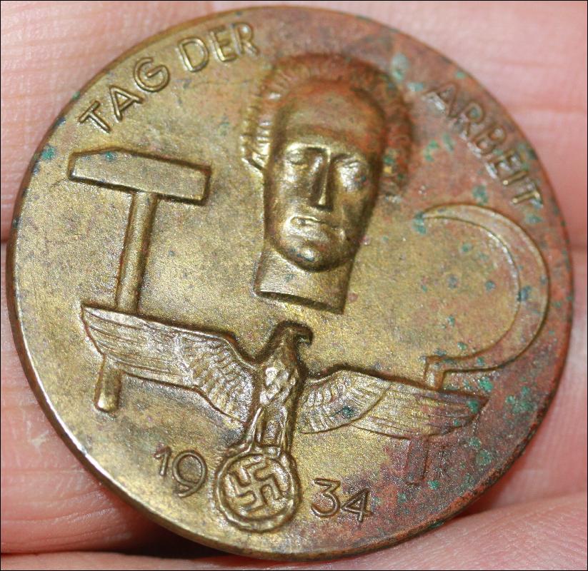 German WWII Mai Day Workers brass pin 1934 Schwab Gmund