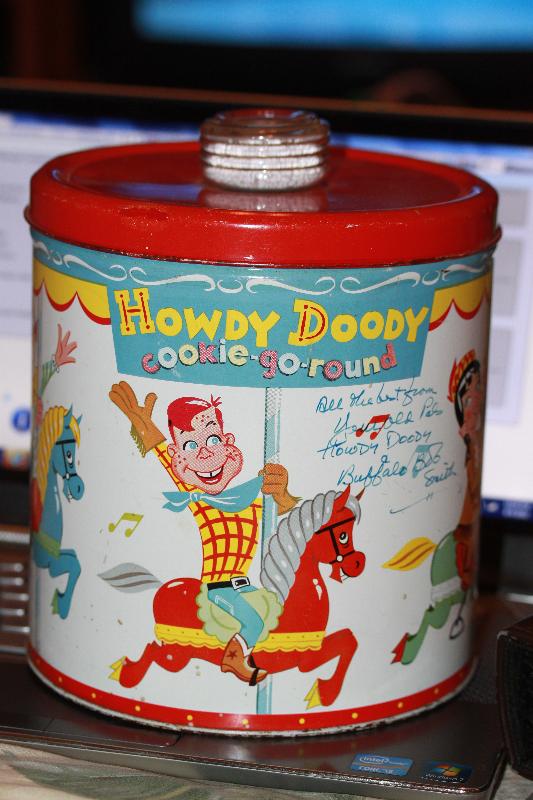 Howdy duty Cookie jar autographed by Buffalo Bob Smith