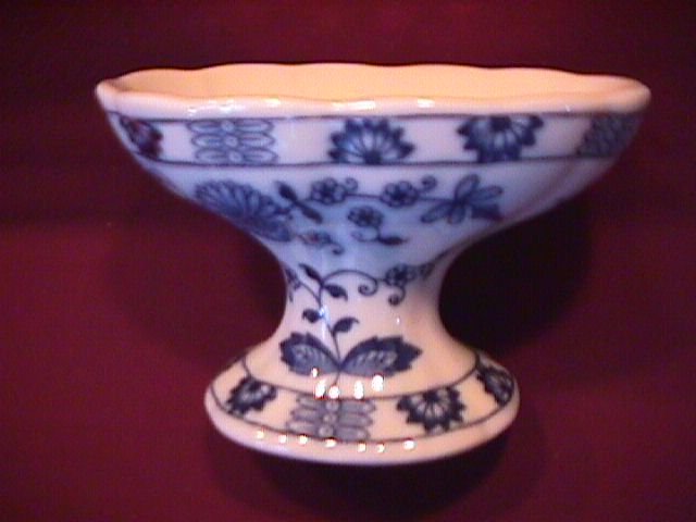 Vienna Woods Fine China Pedistaled