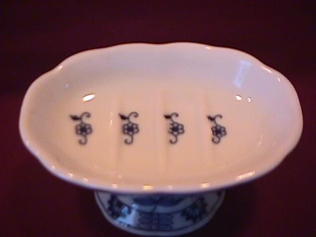 Vienna Woods Fine China Pedistaled