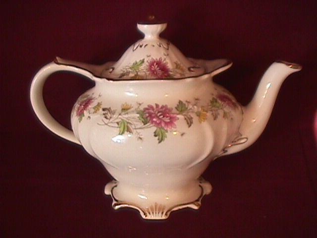 Sadler England Covered Teapot
