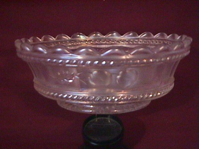 Northwood Carnival Glass (Peach) Berry Bowl (White)