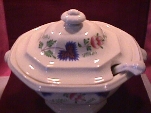 Iroquois Fine China (Greenfield Village) Soup Tureen, Lid & Ladle