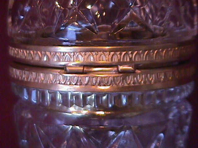 Lead Crystal (Egg Casket) Jewelry Stand