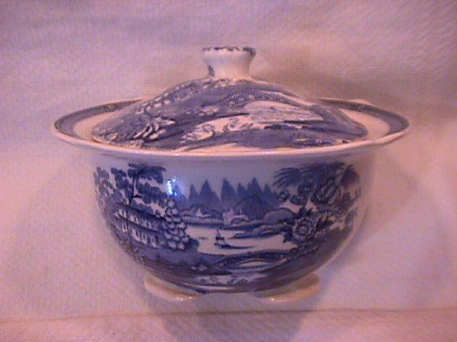 Royal Staffordshire-Clarice Cliff (Tonquin Blue) Covered Sugar