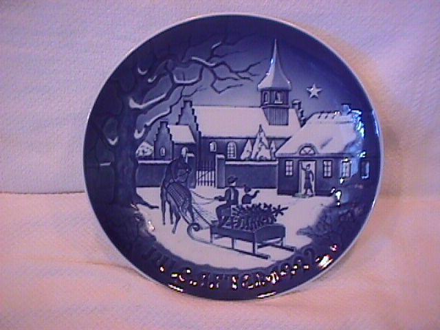Bing & Grondahl Christmas Plate (Christmas at the Rectory ) 1992