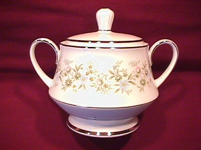 Noritake Fine China (Savannah) #2031 Covered Sugar