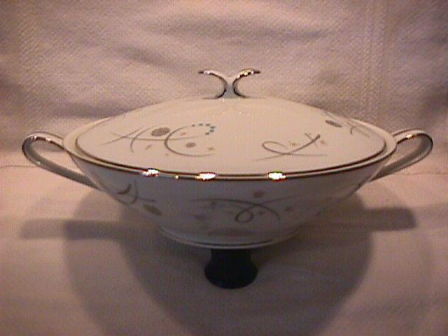 Noritake Fine China (Desiree)=#5632 Covered Vegetable