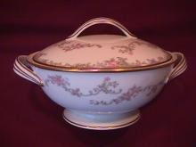 Noritake Fine China (Windsor)=#5924 Covered Sugar