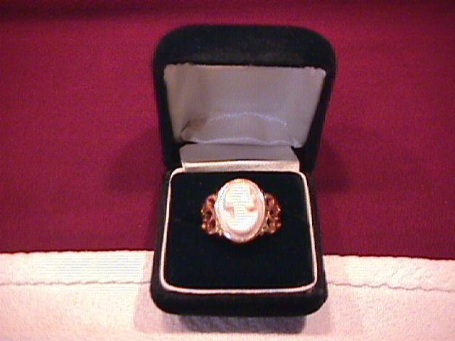 1800's Antique Cameo Ring