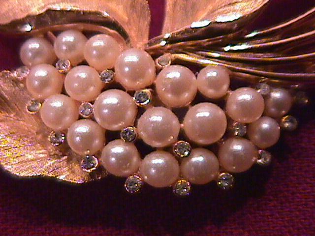Vintage Trifari Brooch with Pearls