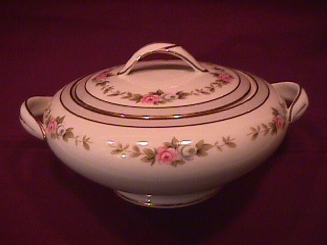 Noritake Fine China (Reverie) #5431 Covered Sugar