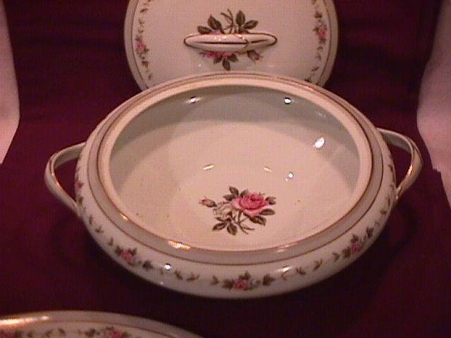 Noritake Fine China (Reverie) #5431 Covered Vegetable