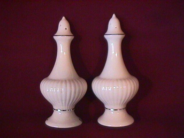 Lenox Fine China (Essex) Salt & Pepper Set