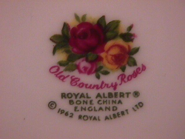 Royal Albert (Old Country Roses) 2-Tiered Tid-Bit Server