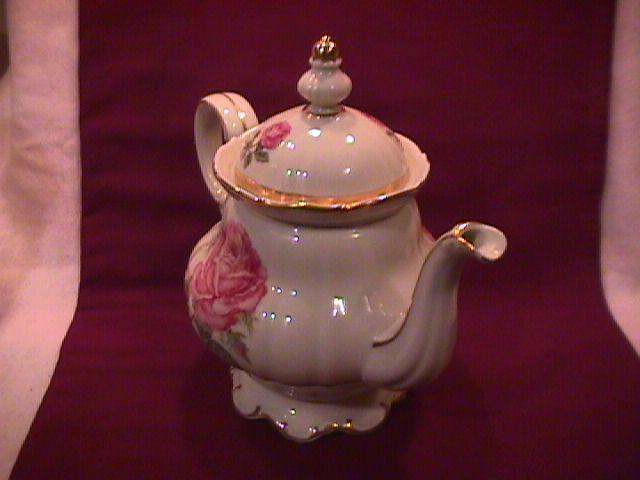 Hutschenreuther Fine China (The Dundee) Covered Tea Pot