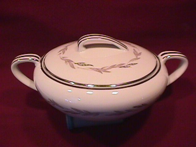 Noritake Fine China (Graywood) #6041 Covered Sugar