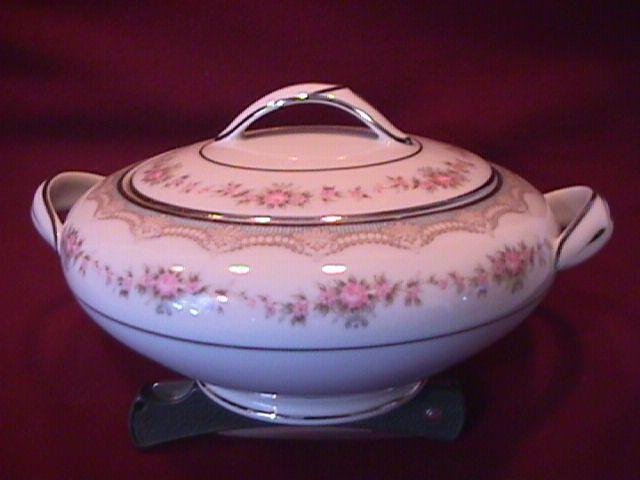Noritake Fine China (Glenwood) #5770 Covered Sugar