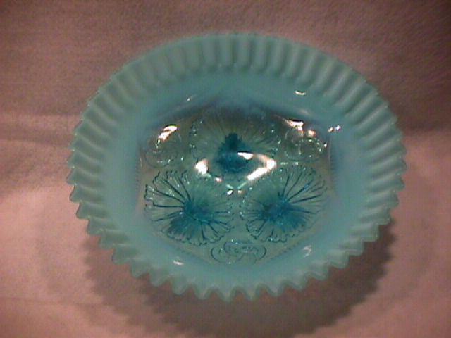 Northwood Opalescent Glass (Ruffles & Rings) Ice-Cream Shape Bowl