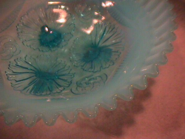 Northwood Opalescent Glass (Ruffles & Rings) Ice-Cream Shape Bowl