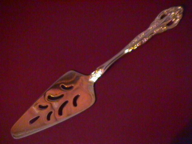 International Rogers Gold Plate (Golden Felice) 1991 Pierced Pie/Cake Server
