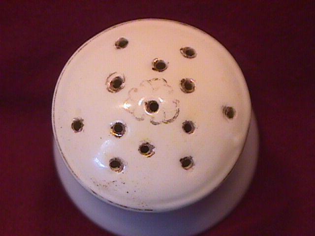 Noritake China-Nippon-(White & Gold) Salt or Pepper Style #4