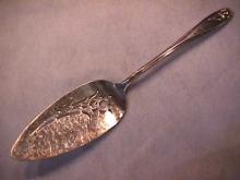 International/1847 Rogers Bros. (Daffodil) Pierced Pie/Cake Server