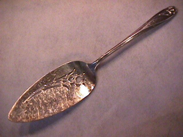 International/1847 Rogers Bros. (Daffodil) Pierced Pie/Cake Server