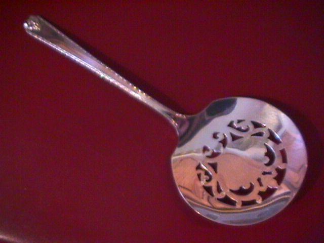 Oneida Prestige Plate (Bordeaux) 1945 Pierced Tomato Server