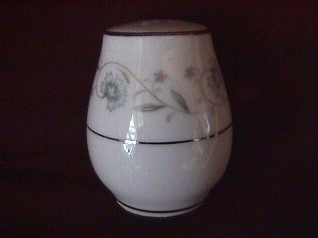Fine China of Japan (English Garden) #1221 Pepper Shaker