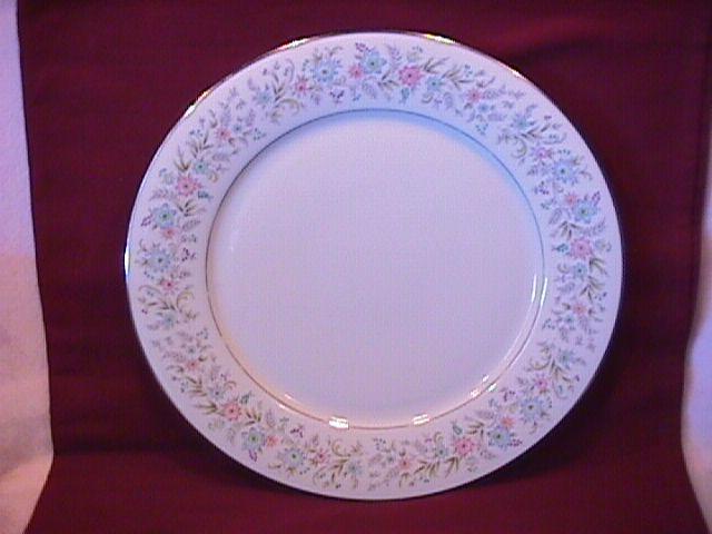 Noritake China (Blythe #2037) Dinner Plate