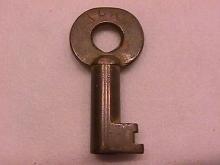 I.C. RR. SWITCH KEY BY: ADLAKE #.27797