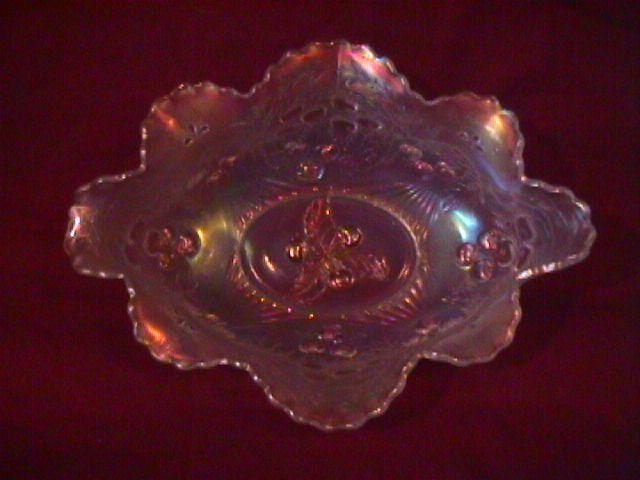 DUGAN WREATHED CHERRY BANANA BOAT WHITE CARNIVAL GLASS