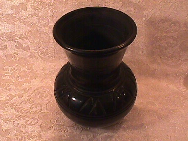 SAN ILDEFONSO INDIAN PLAIN BLACKWARE POTTERY VASE