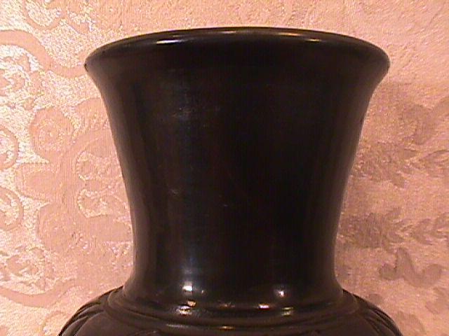 SAN ILDEFONSO INDIAN PLAIN BLACKWARE POTTERY VASE
